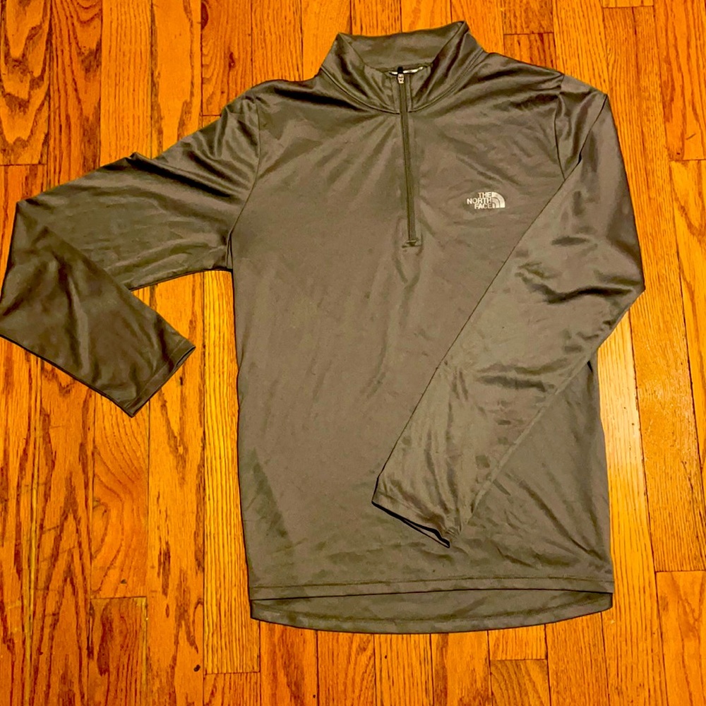 Light weight zippered North Face Pullover